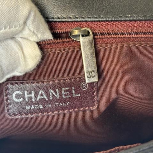 Chanel Boy Bag in Lambskin Leather with Grommets, Medium - Picture 9 of 9